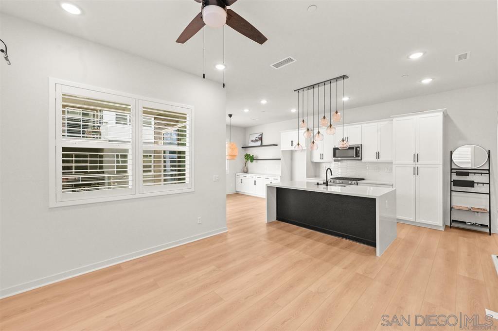 Detail Gallery Image 2 of 38 For 3001  Bravo Loop  #2,  Chula Vista,  CA 91915 - 3 Beds | 2 Baths