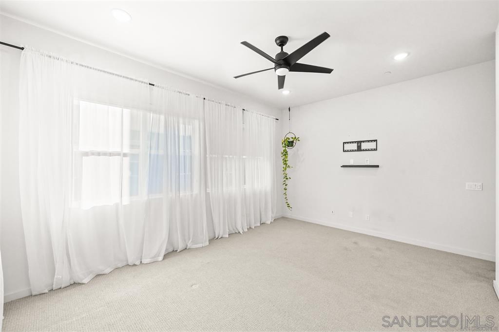 Detail Gallery Image 7 of 38 For 3001  Bravo Loop  #2,  Chula Vista,  CA 91915 - 3 Beds | 2 Baths