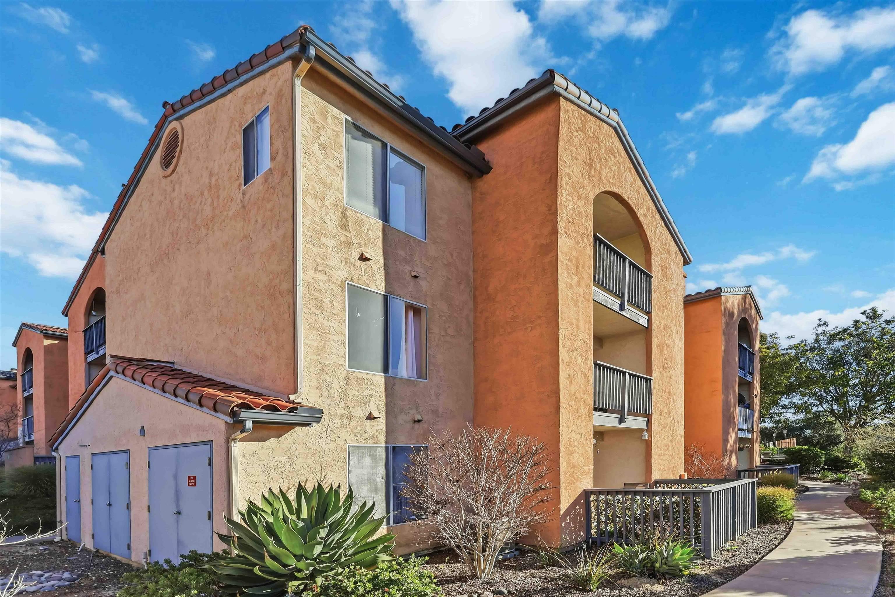 Detail Gallery Image 2 of 34 For 7160  Shoreline  4211, San Diego,  CA 92121 - 2 Beds | 2 Baths