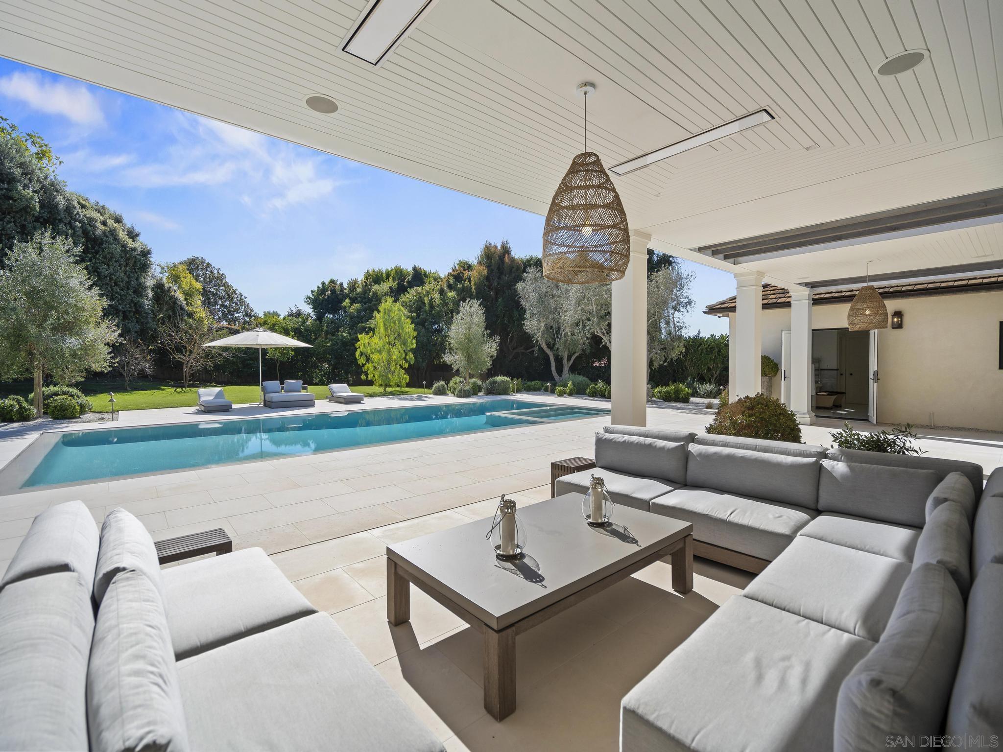 Detail Gallery Image 2 of 44 For 1009  Solymar Drive, La Jolla,  CA 92037 - 6 Beds | 6/1 Baths