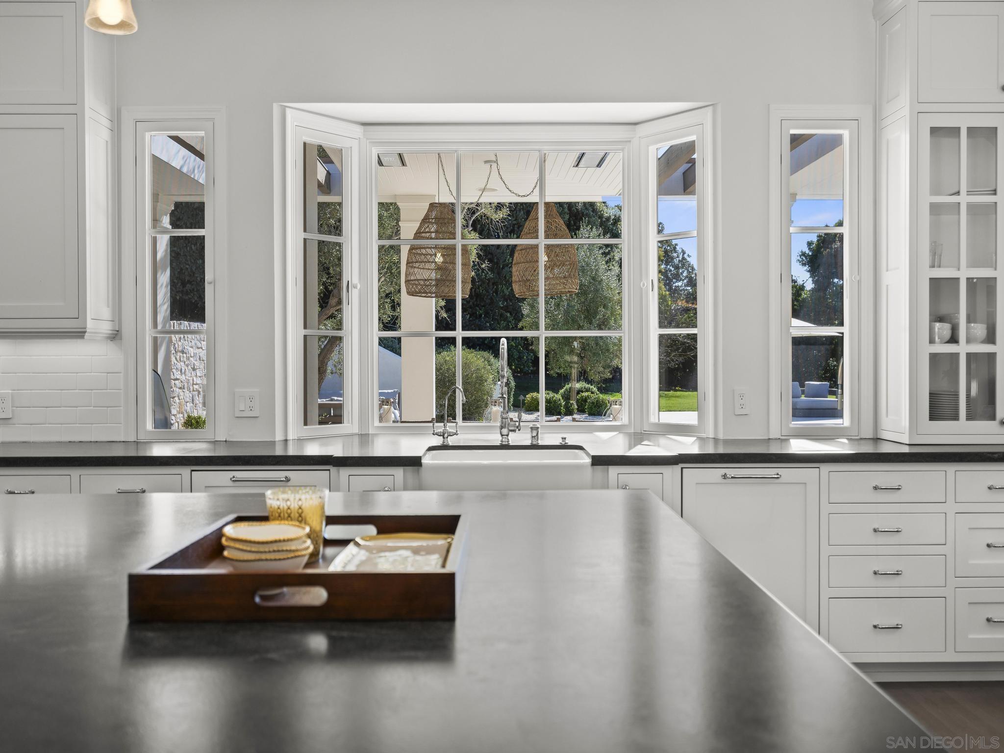 Detail Gallery Image 14 of 44 For 1009  Solymar Drive, La Jolla,  CA 92037 - 6 Beds | 6/1 Baths