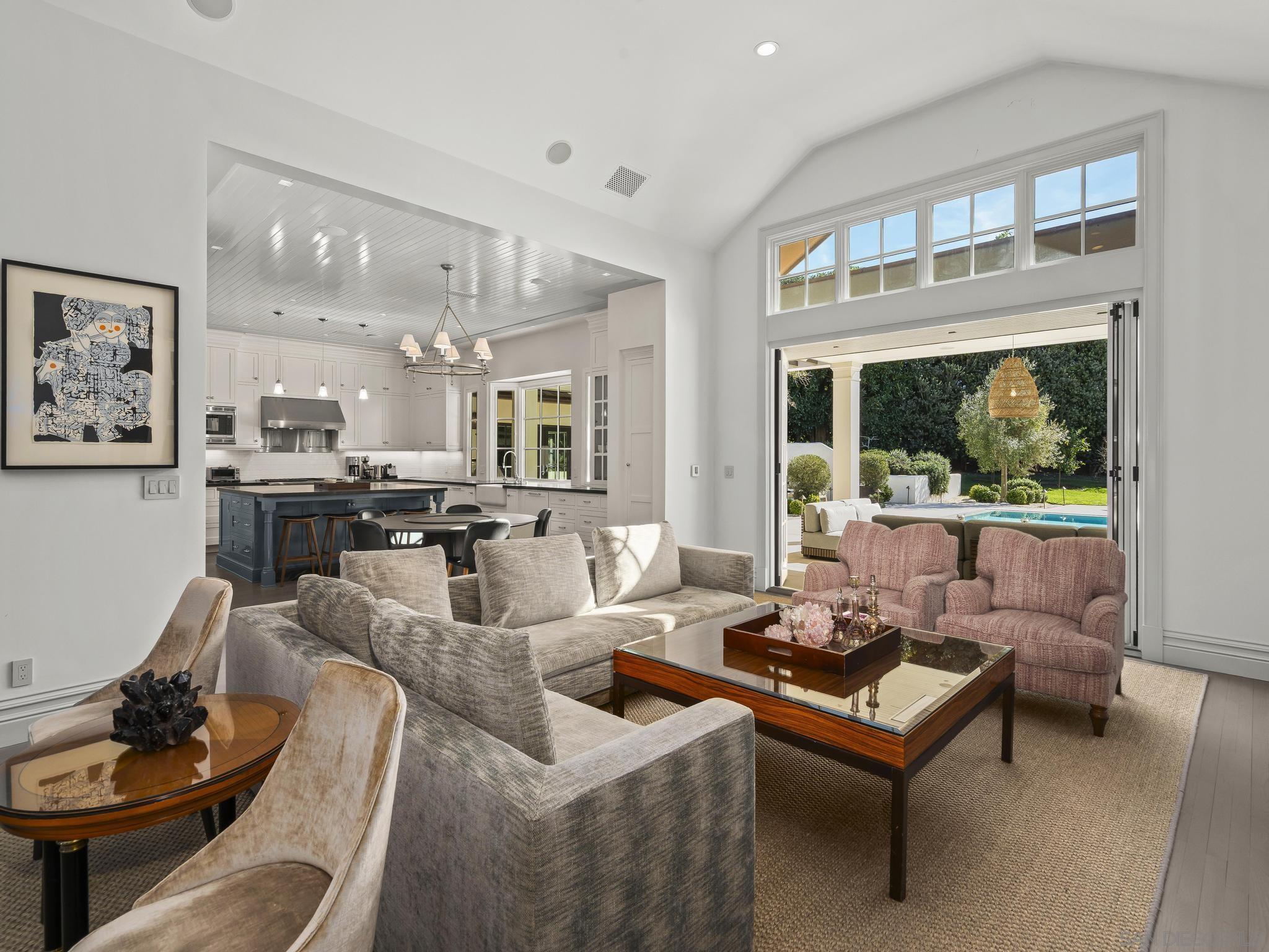 Detail Gallery Image 18 of 44 For 1009  Solymar Drive, La Jolla,  CA 92037 - 6 Beds | 6/1 Baths