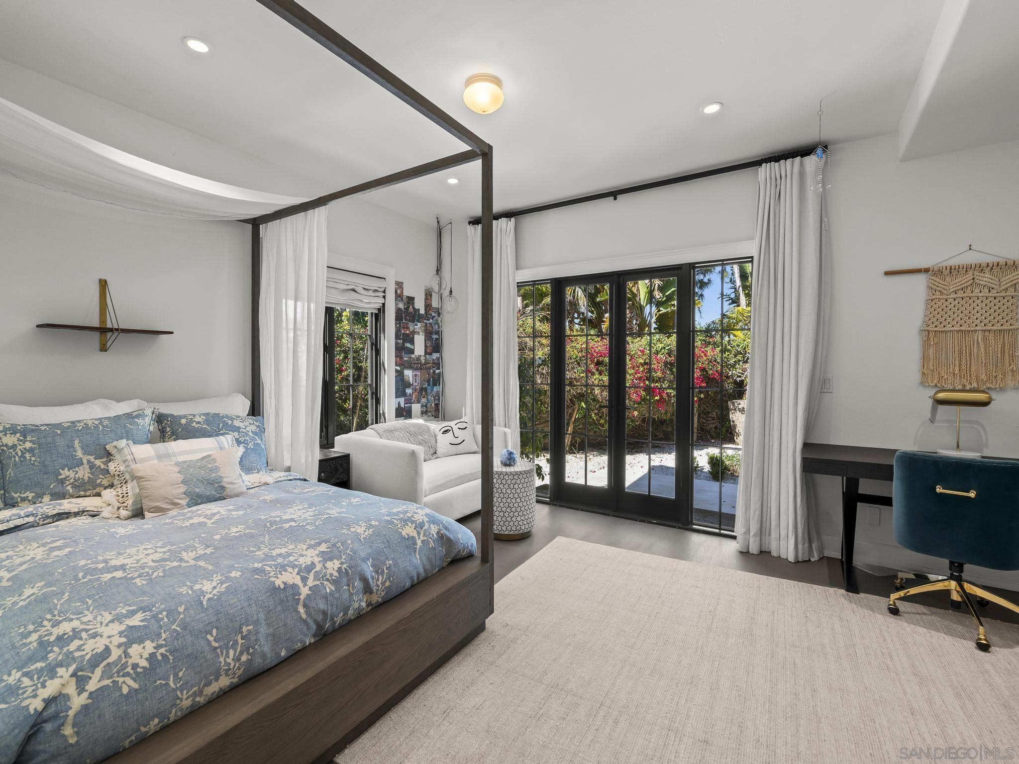 Detail Gallery Image 19 of 44 For 1009  Solymar Drive, La Jolla,  CA 92037 - 6 Beds | 6/1 Baths