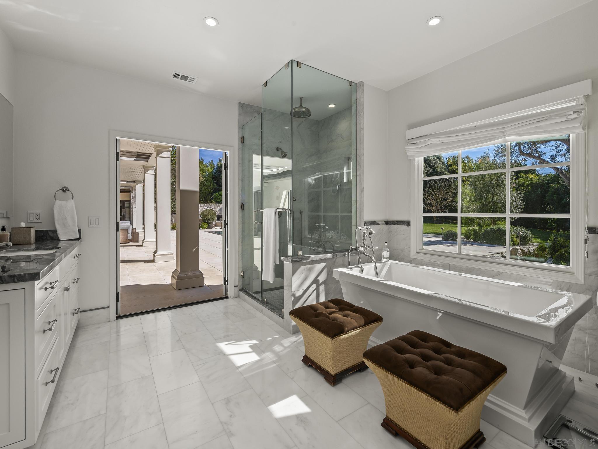 Detail Gallery Image 21 of 44 For 1009  Solymar Drive, La Jolla,  CA 92037 - 6 Beds | 6/1 Baths