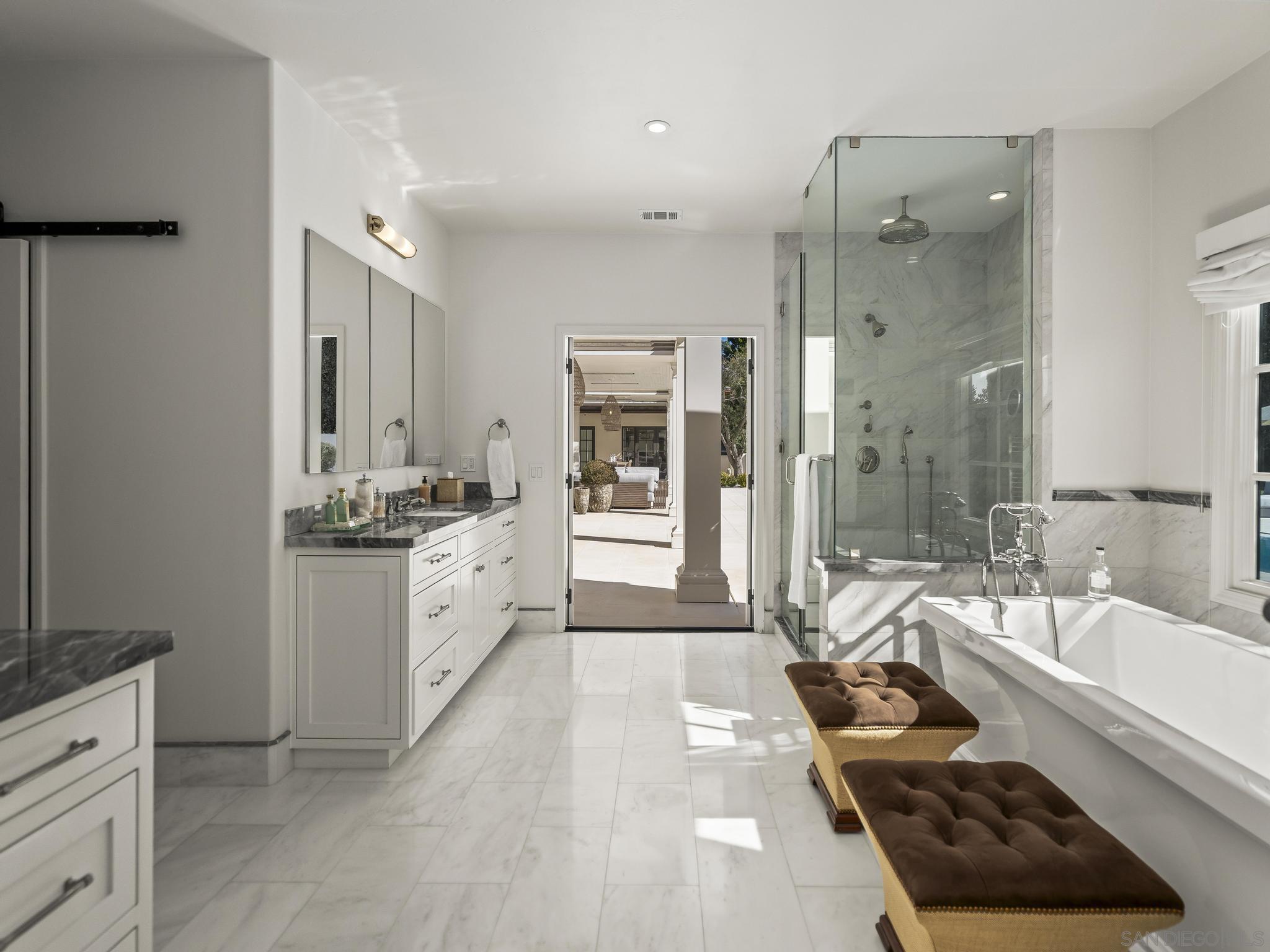 Detail Gallery Image 22 of 44 For 1009  Solymar Drive, La Jolla,  CA 92037 - 6 Beds | 6/1 Baths