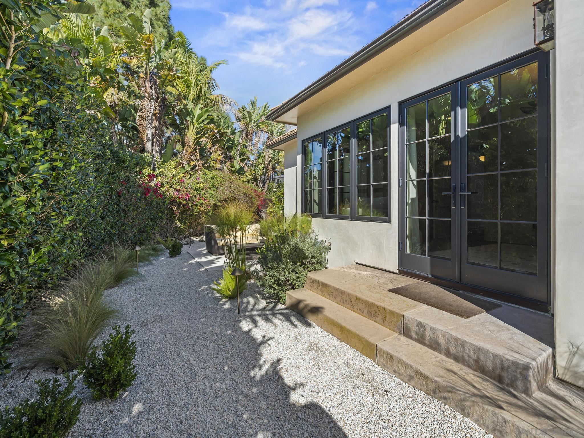 Detail Gallery Image 24 of 44 For 1009  Solymar Drive, La Jolla,  CA 92037 - 6 Beds | 6/1 Baths