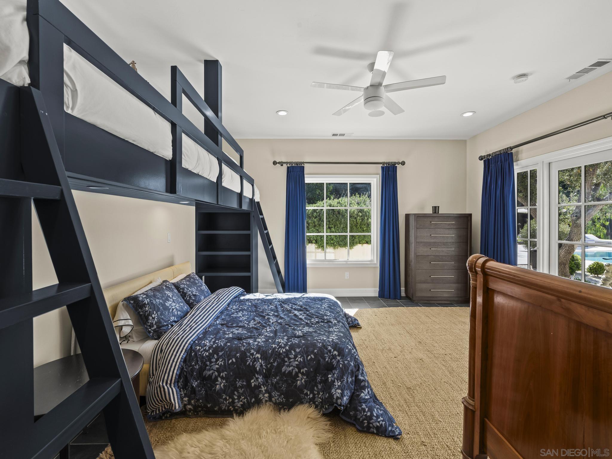 Detail Gallery Image 26 of 44 For 1009  Solymar Drive, La Jolla,  CA 92037 - 6 Beds | 6/1 Baths