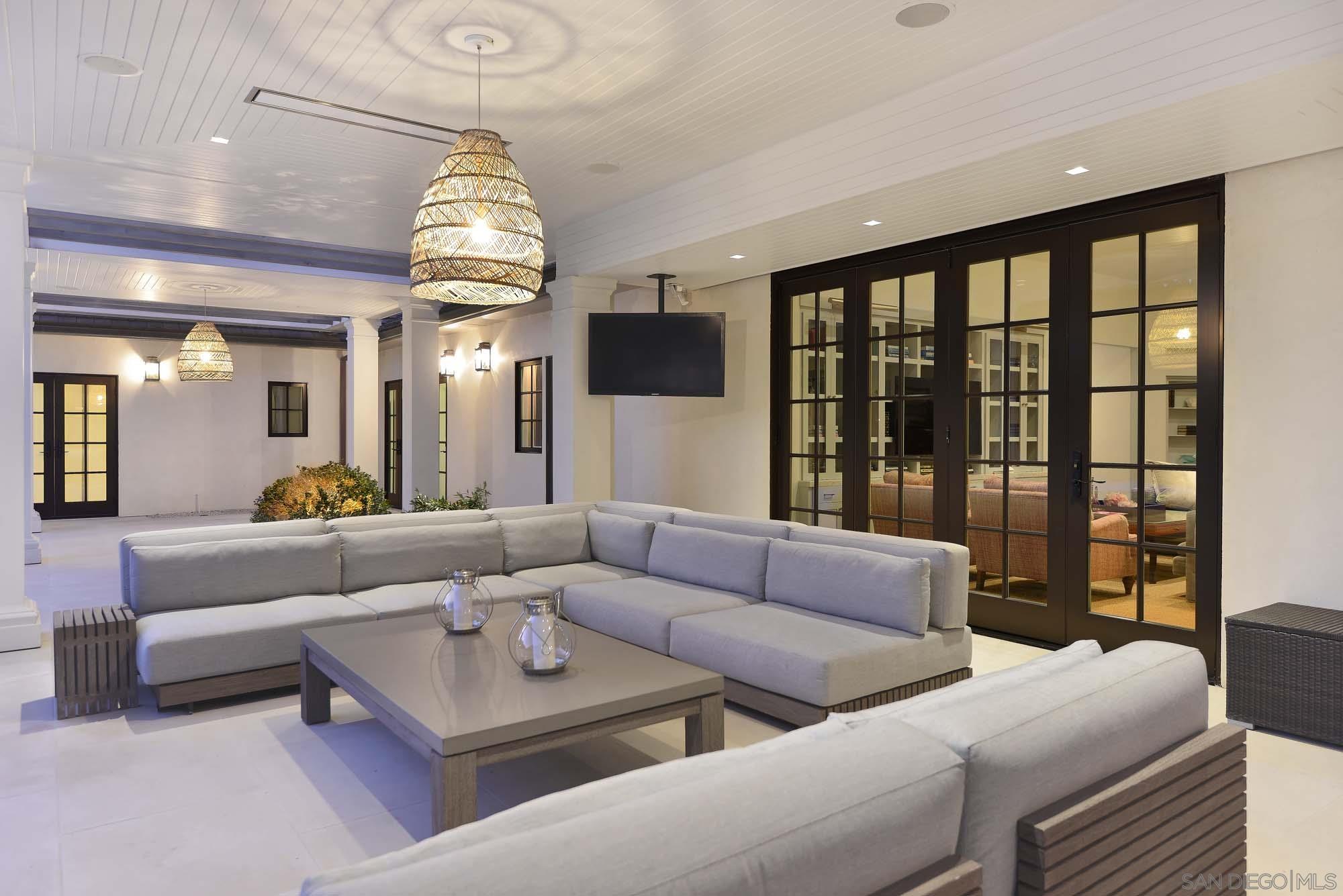 Detail Gallery Image 40 of 44 For 1009  Solymar Drive, La Jolla,  CA 92037 - 6 Beds | 6/1 Baths