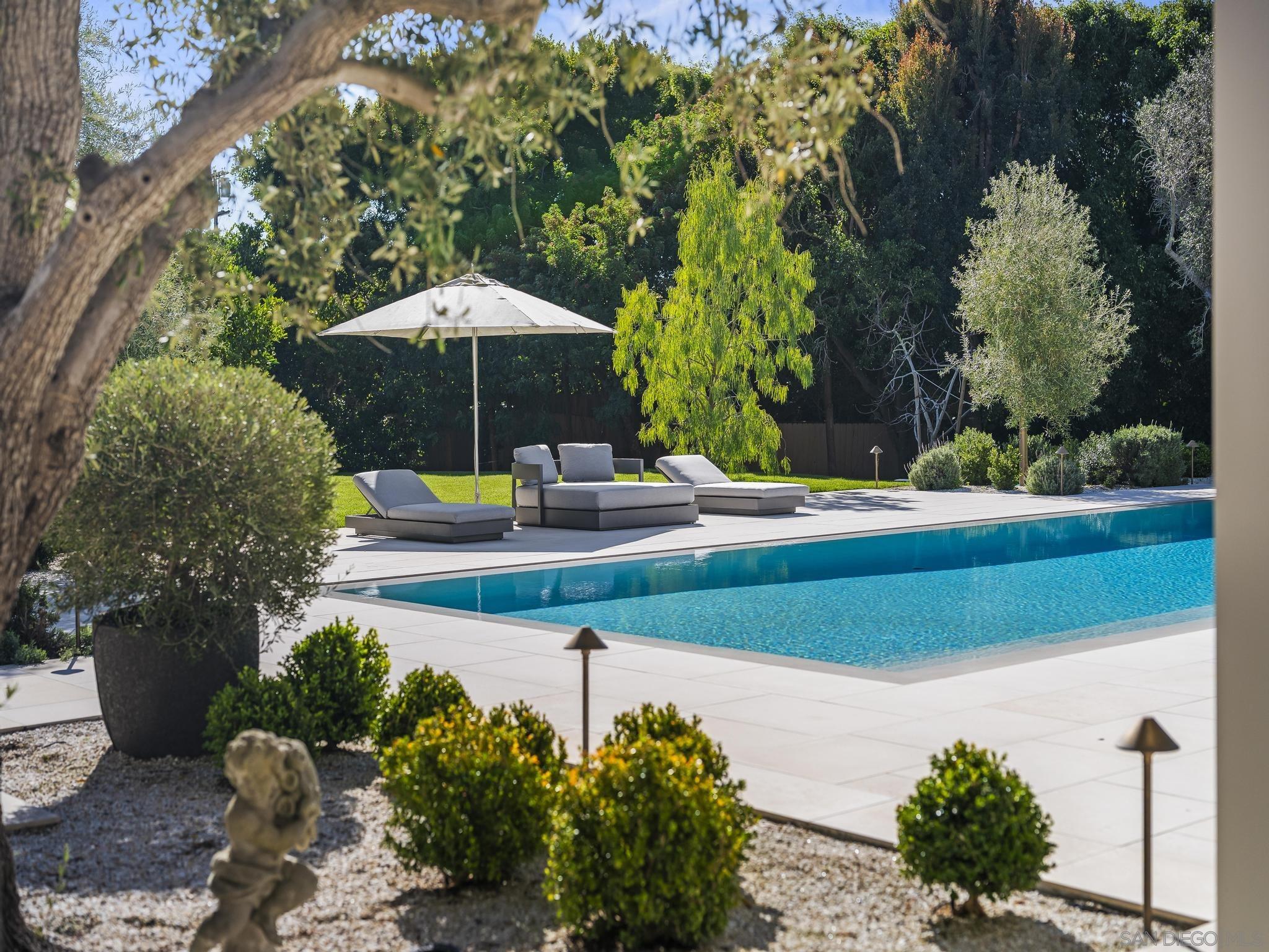 Detail Gallery Image 10 of 44 For 1009  Solymar Drive, La Jolla,  CA 92037 - 6 Beds | 6/1 Baths