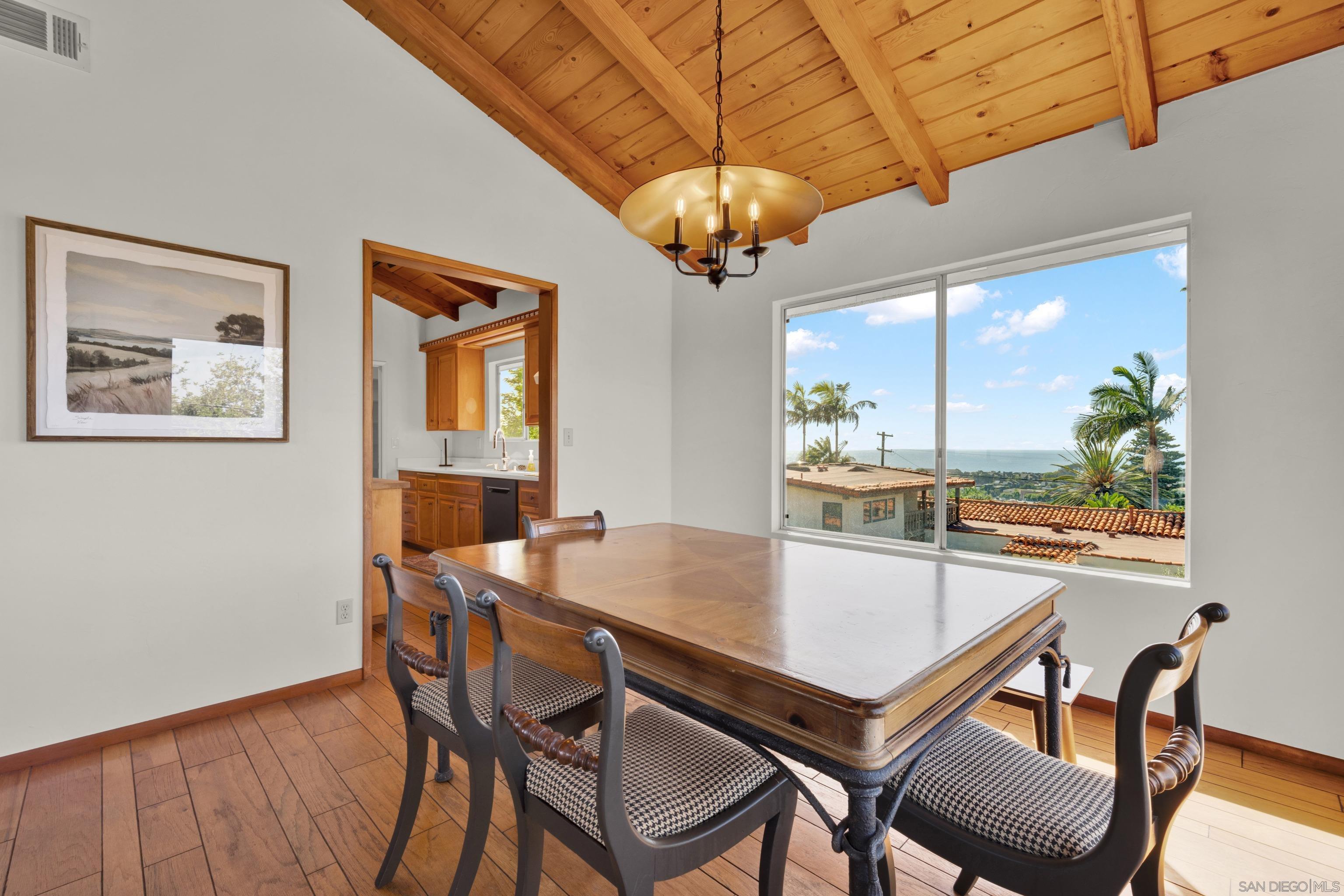 Detail Gallery Image 3 of 27 For 311  Corto Street, Solana Beach,  CA 92075 - 4 Beds | 2/1 Baths