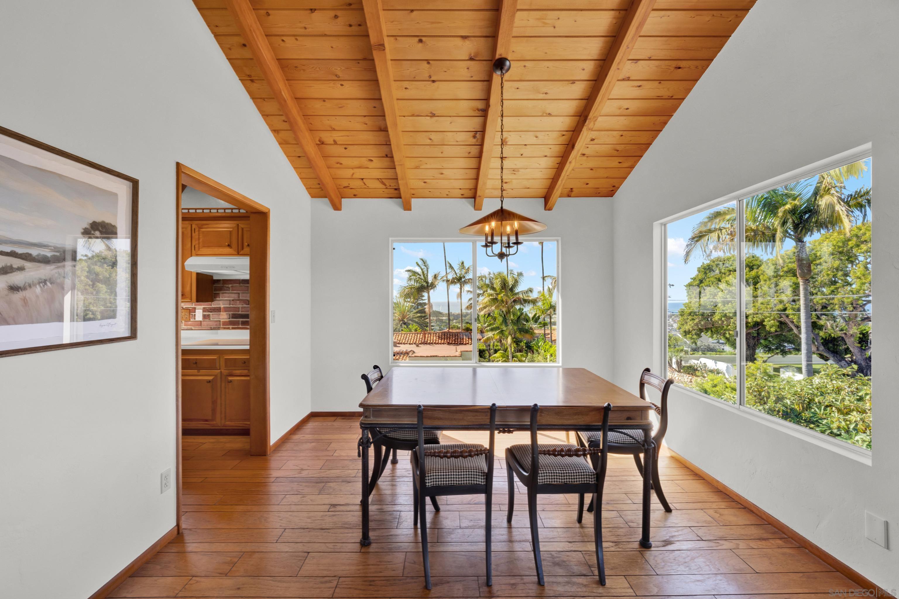 Detail Gallery Image 4 of 27 For 311  Corto Street, Solana Beach,  CA 92075 - 4 Beds | 2/1 Baths