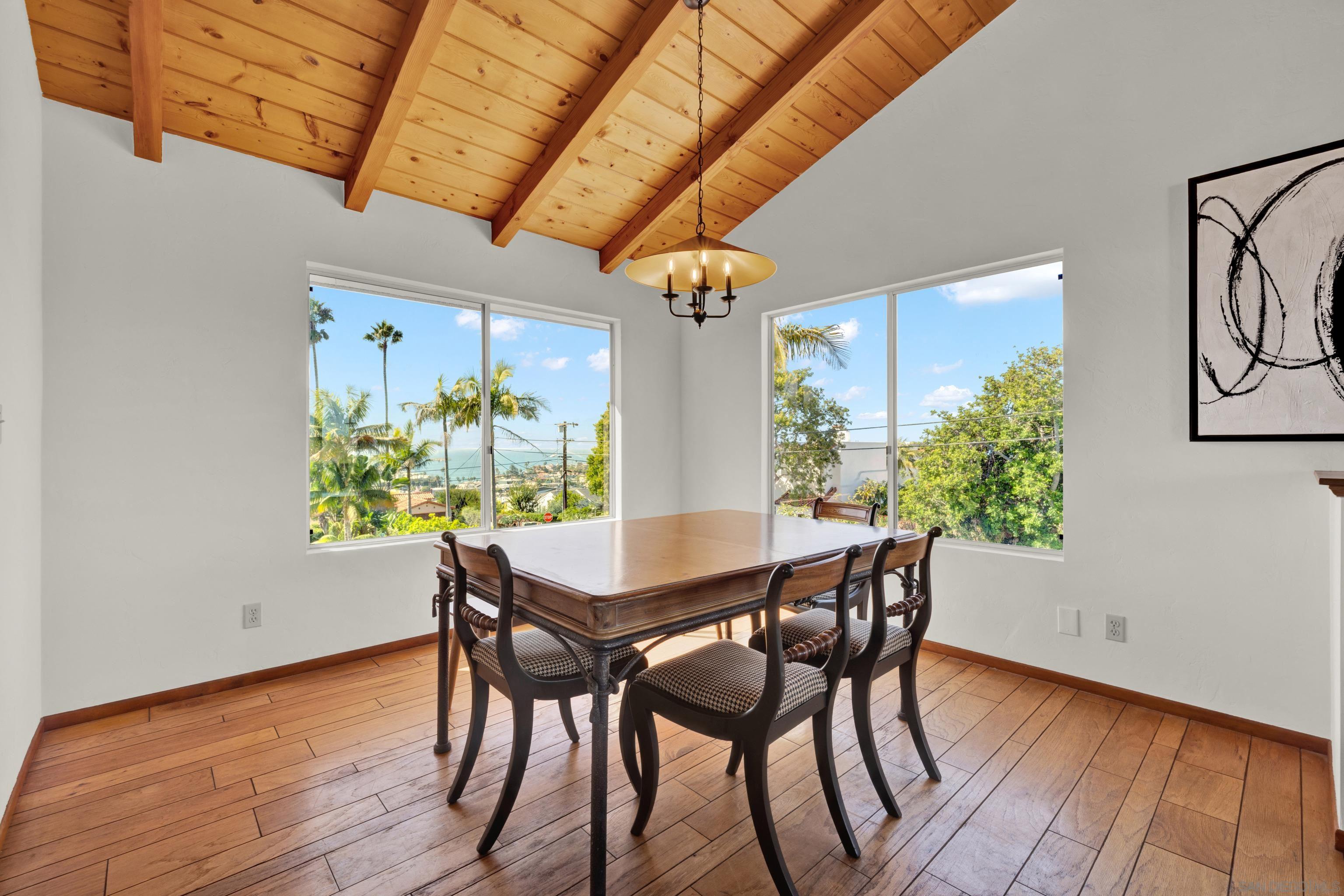 Detail Gallery Image 5 of 27 For 311  Corto Street, Solana Beach,  CA 92075 - 4 Beds | 2/1 Baths