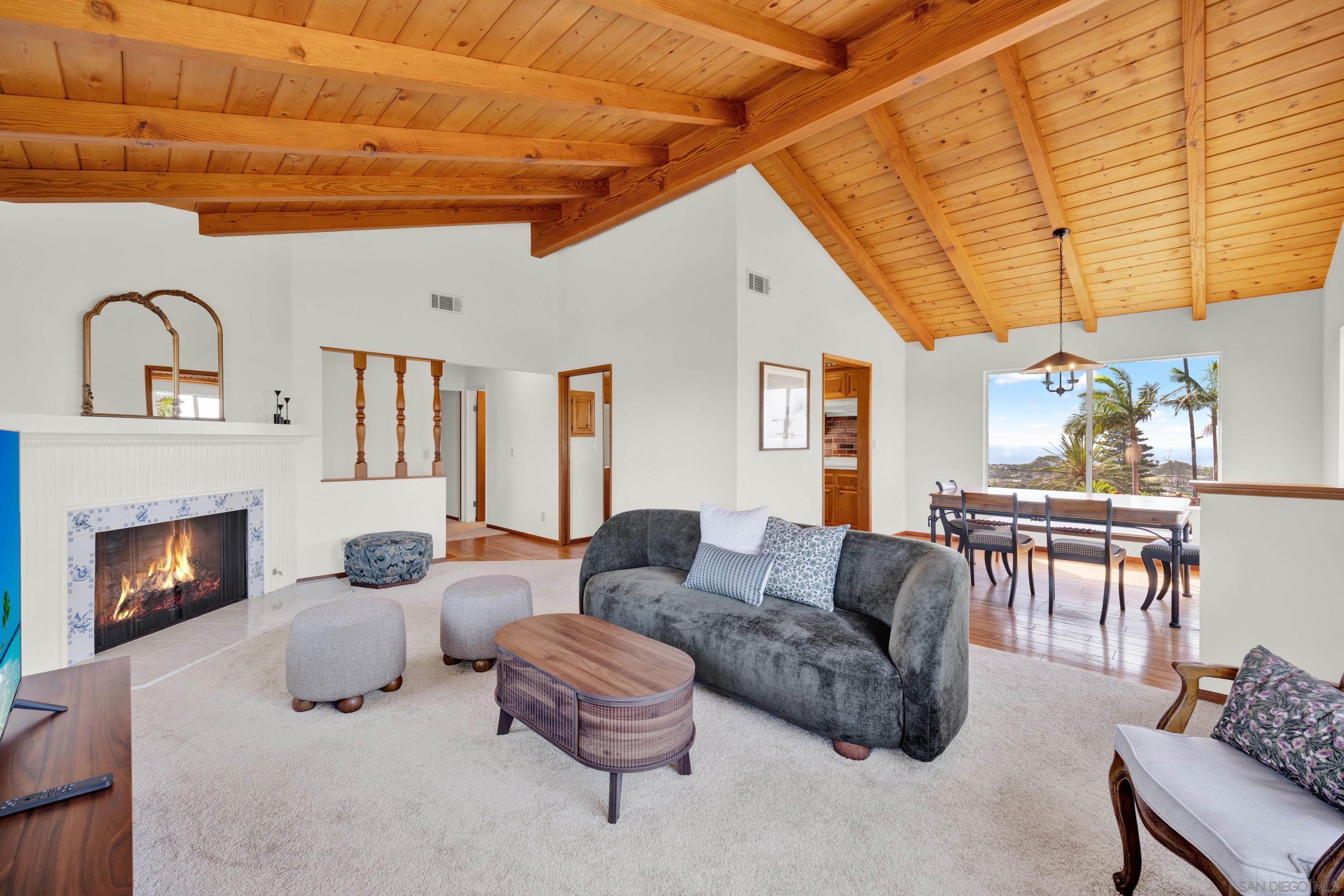 Detail Gallery Image 6 of 27 For 311  Corto Street, Solana Beach,  CA 92075 - 4 Beds | 2/1 Baths