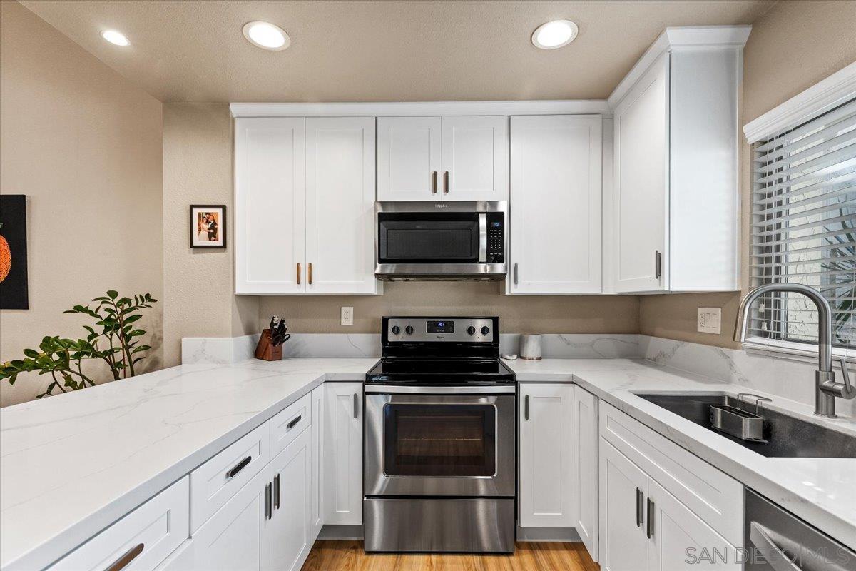 Detail Gallery Image 11 of 52 For 17407  Port Marnock Dr, Poway,  CA 92064 - 2 Beds | 2 Baths