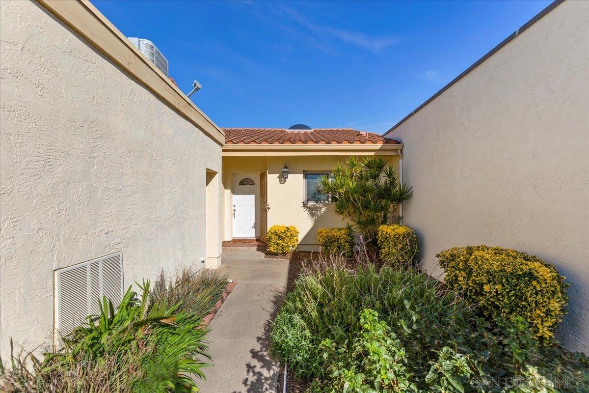 Detail Gallery Image 6 of 52 For 17407  Port Marnock Dr, Poway,  CA 92064 - 2 Beds | 2 Baths