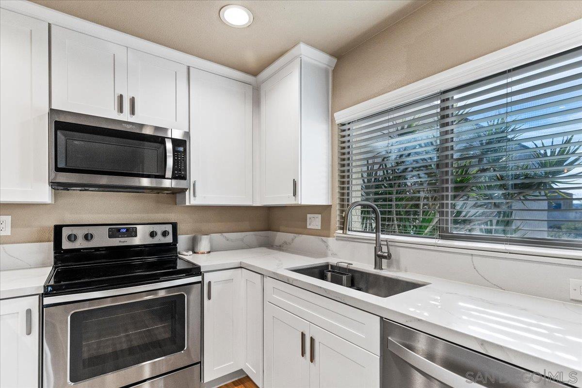 Detail Gallery Image 9 of 52 For 17407  Port Marnock Dr, Poway,  CA 92064 - 2 Beds | 2 Baths