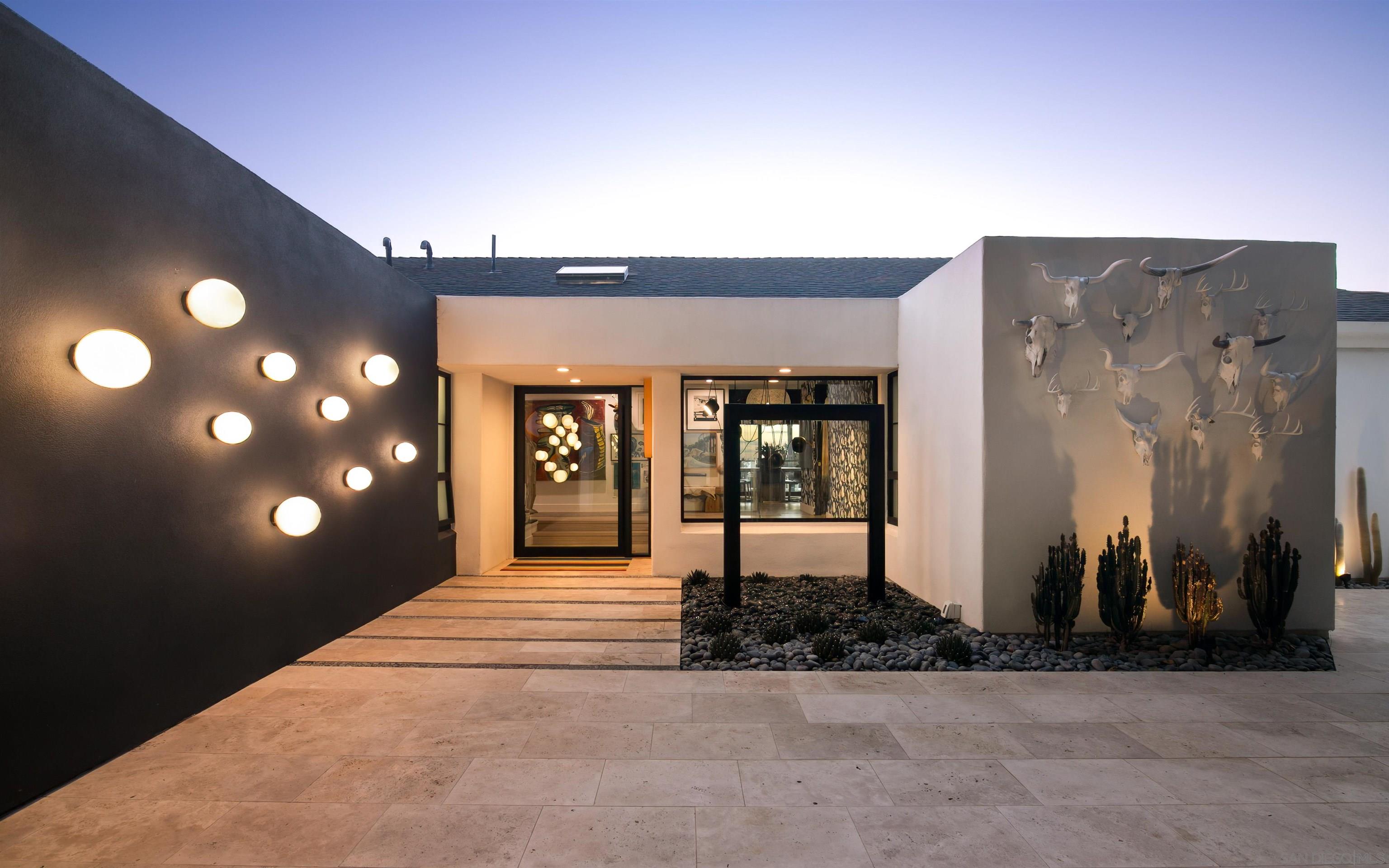 Detail Gallery Image 2 of 57 For 5676  Taft Ave, La Jolla,  CA 92037 - 6 Beds | 3 Baths