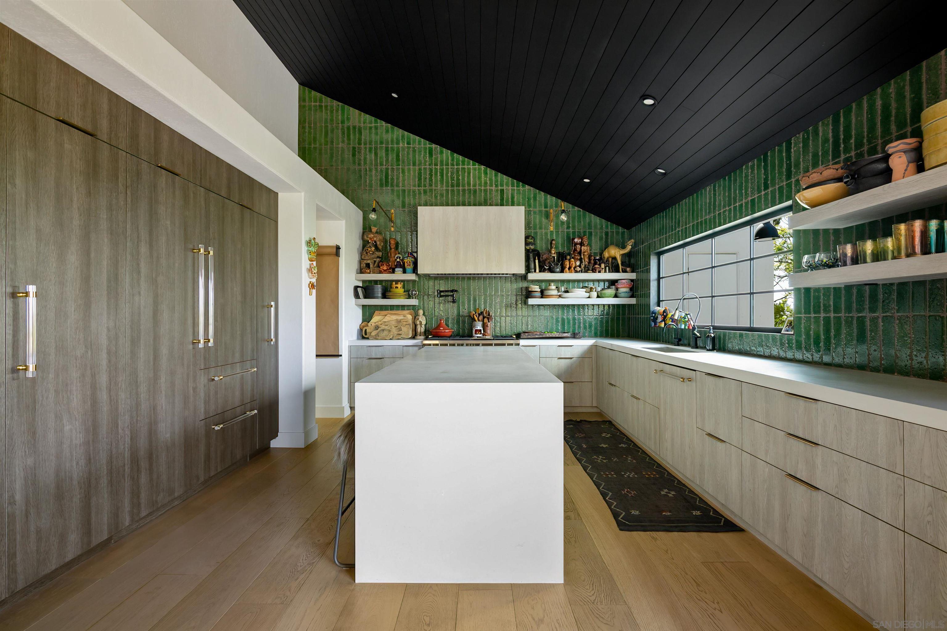 Detail Gallery Image 14 of 55 For 5676  Taft Ave, La Jolla,  CA 92037 - 6 Beds | 3 Baths