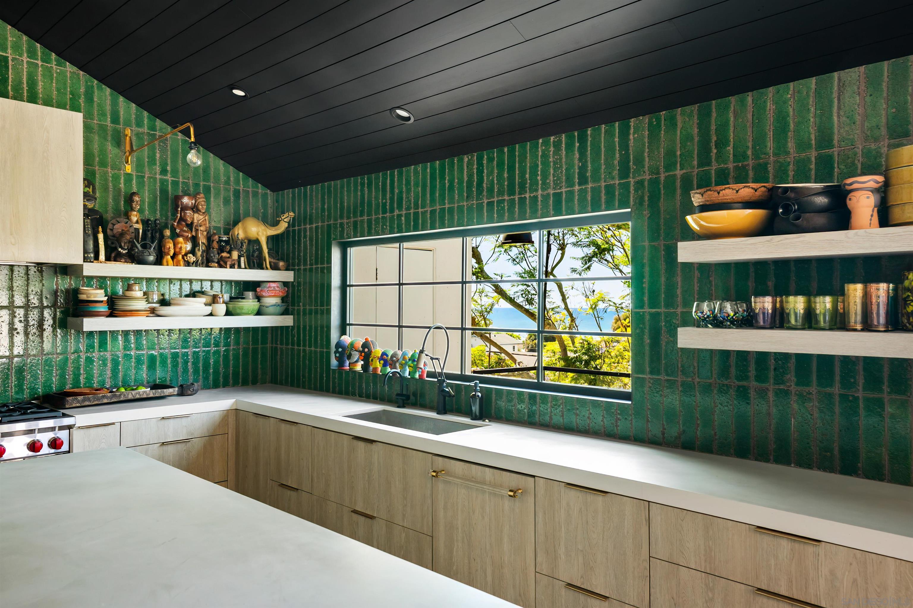 Detail Gallery Image 15 of 55 For 5676  Taft Ave, La Jolla,  CA 92037 - 6 Beds | 3 Baths