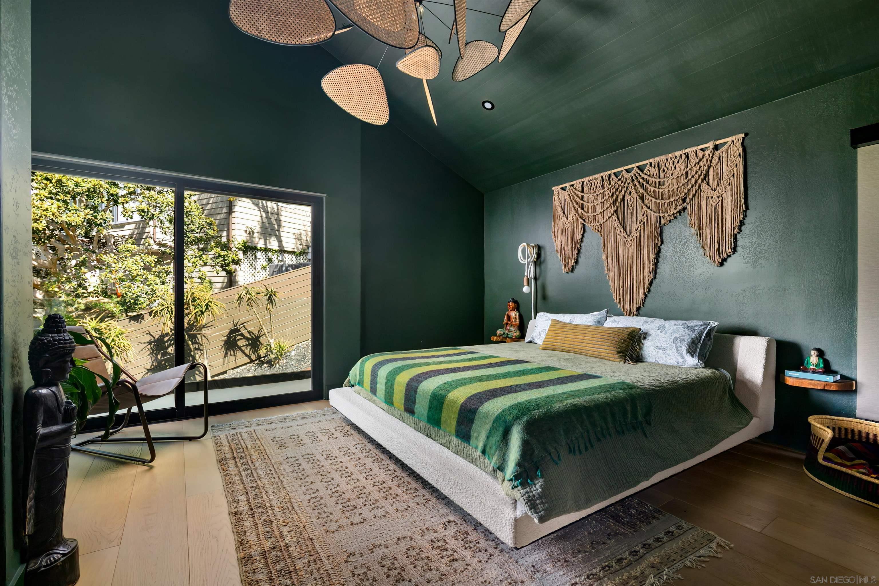 Detail Gallery Image 16 of 55 For 5676  Taft Ave, La Jolla,  CA 92037 - 6 Beds | 3 Baths