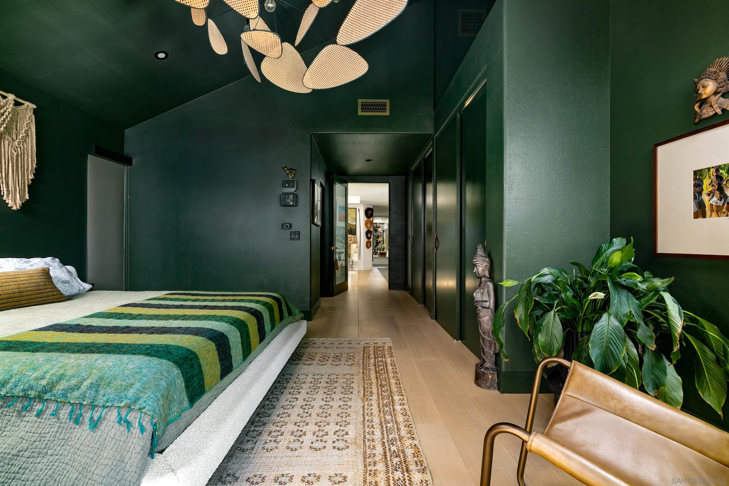 Detail Gallery Image 17 of 55 For 5676  Taft Ave, La Jolla,  CA 92037 - 6 Beds | 3 Baths