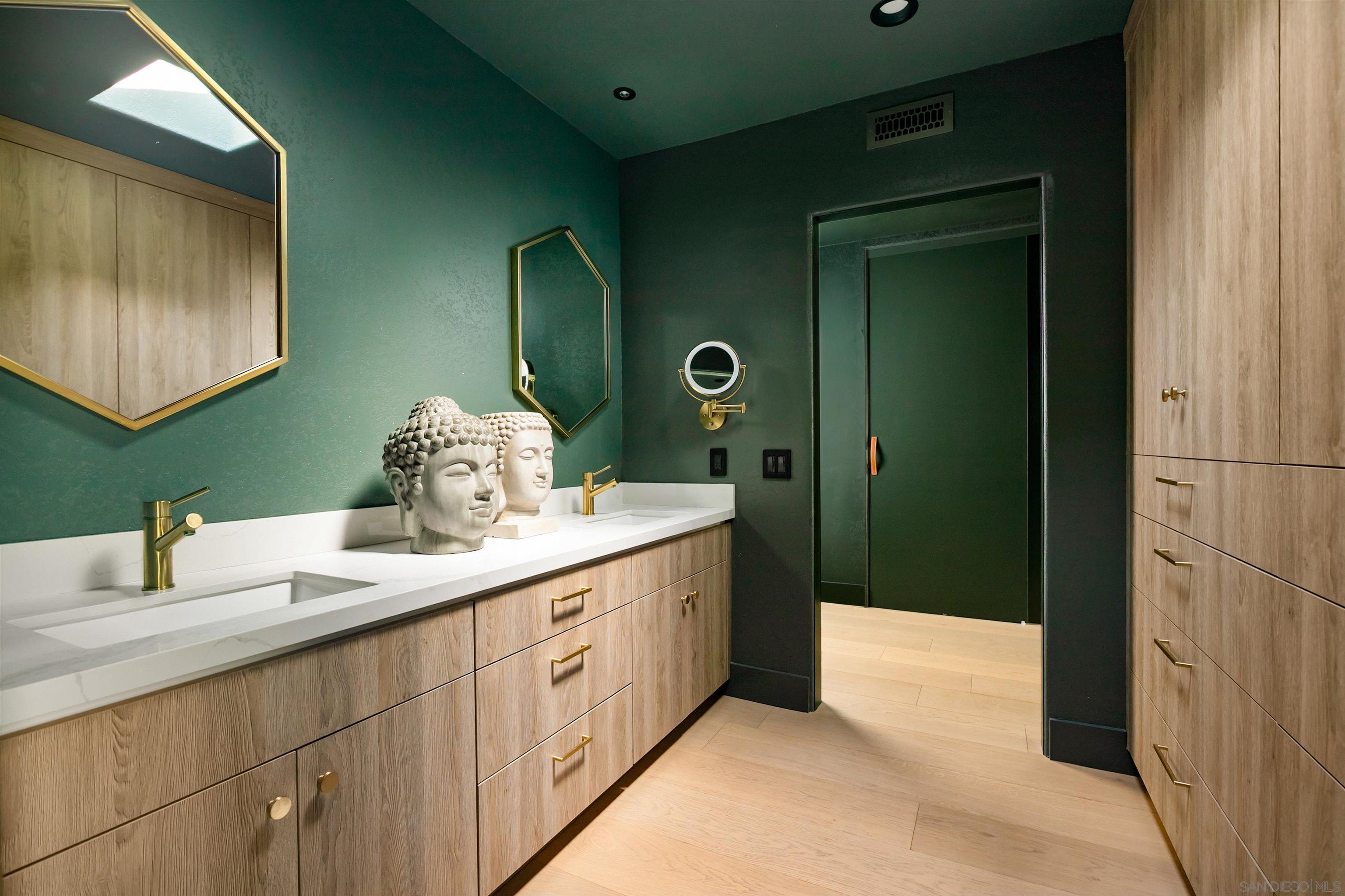 Detail Gallery Image 22 of 55 For 5676  Taft Ave, La Jolla,  CA 92037 - 6 Beds | 3 Baths