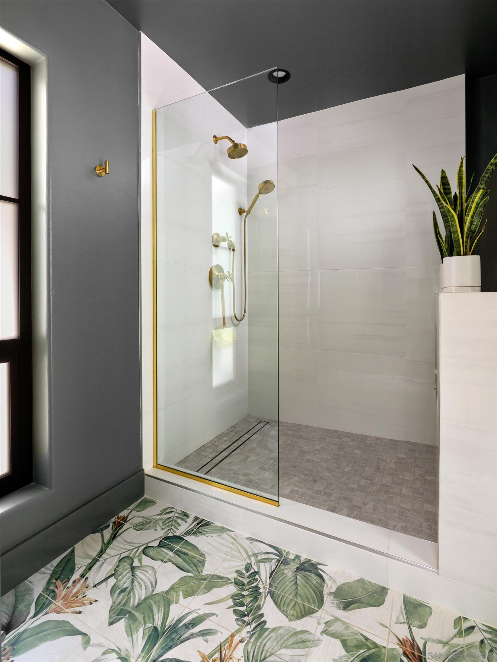 Detail Gallery Image 23 of 55 For 5676  Taft Ave, La Jolla,  CA 92037 - 6 Beds | 3 Baths