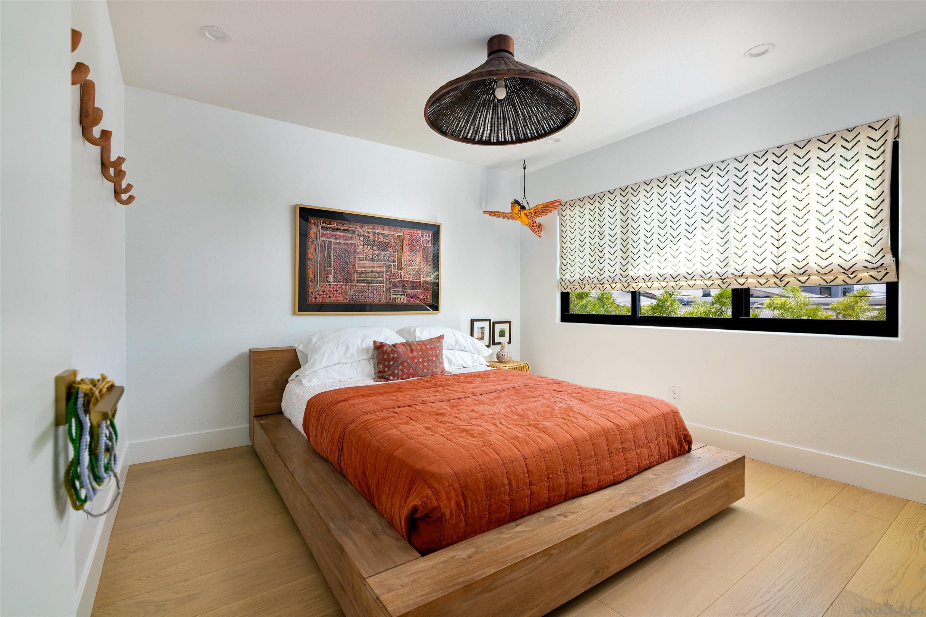 Detail Gallery Image 25 of 55 For 5676  Taft Ave, La Jolla,  CA 92037 - 6 Beds | 3 Baths