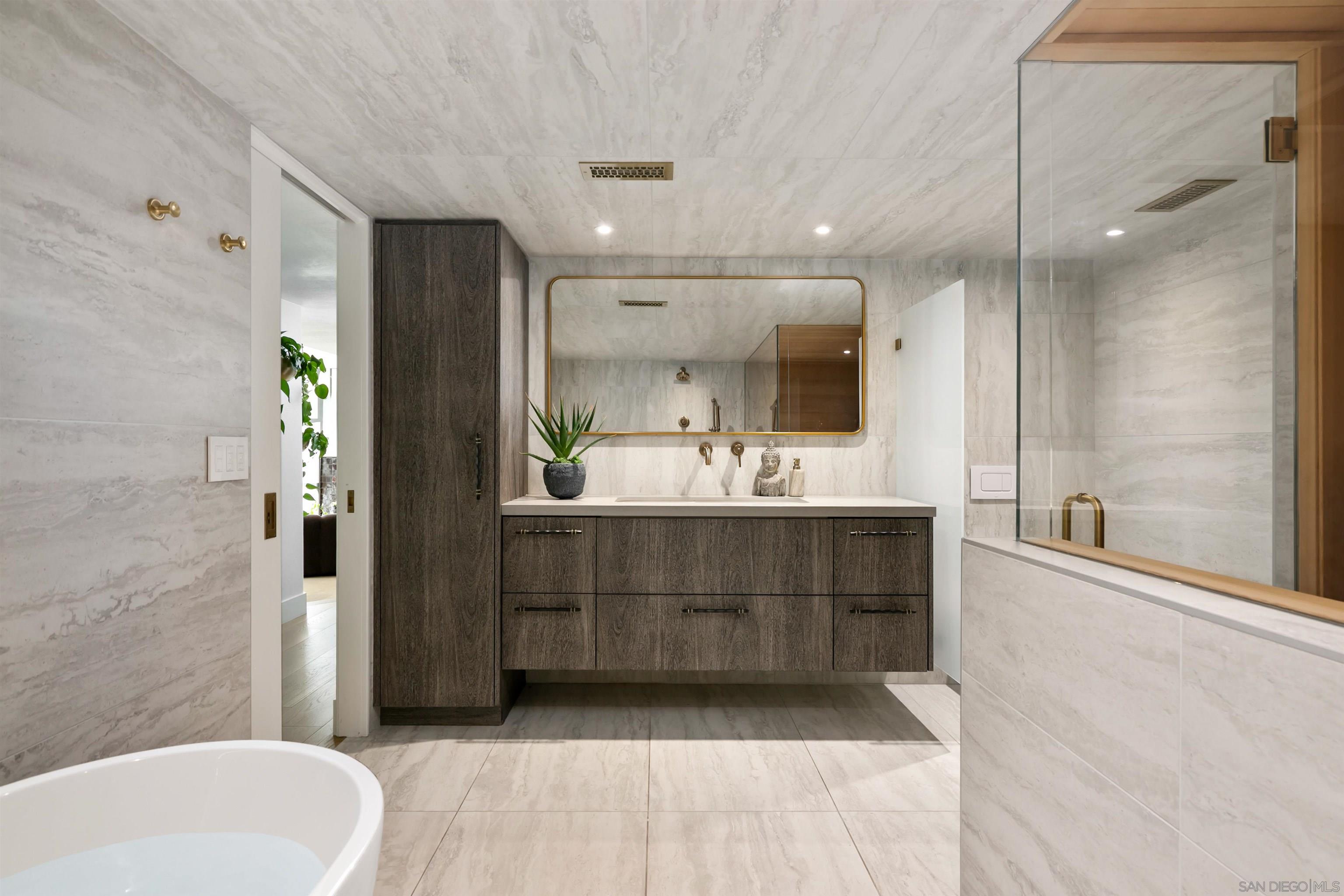 Detail Gallery Image 38 of 55 For 5676  Taft Ave, La Jolla,  CA 92037 - 6 Beds | 3 Baths