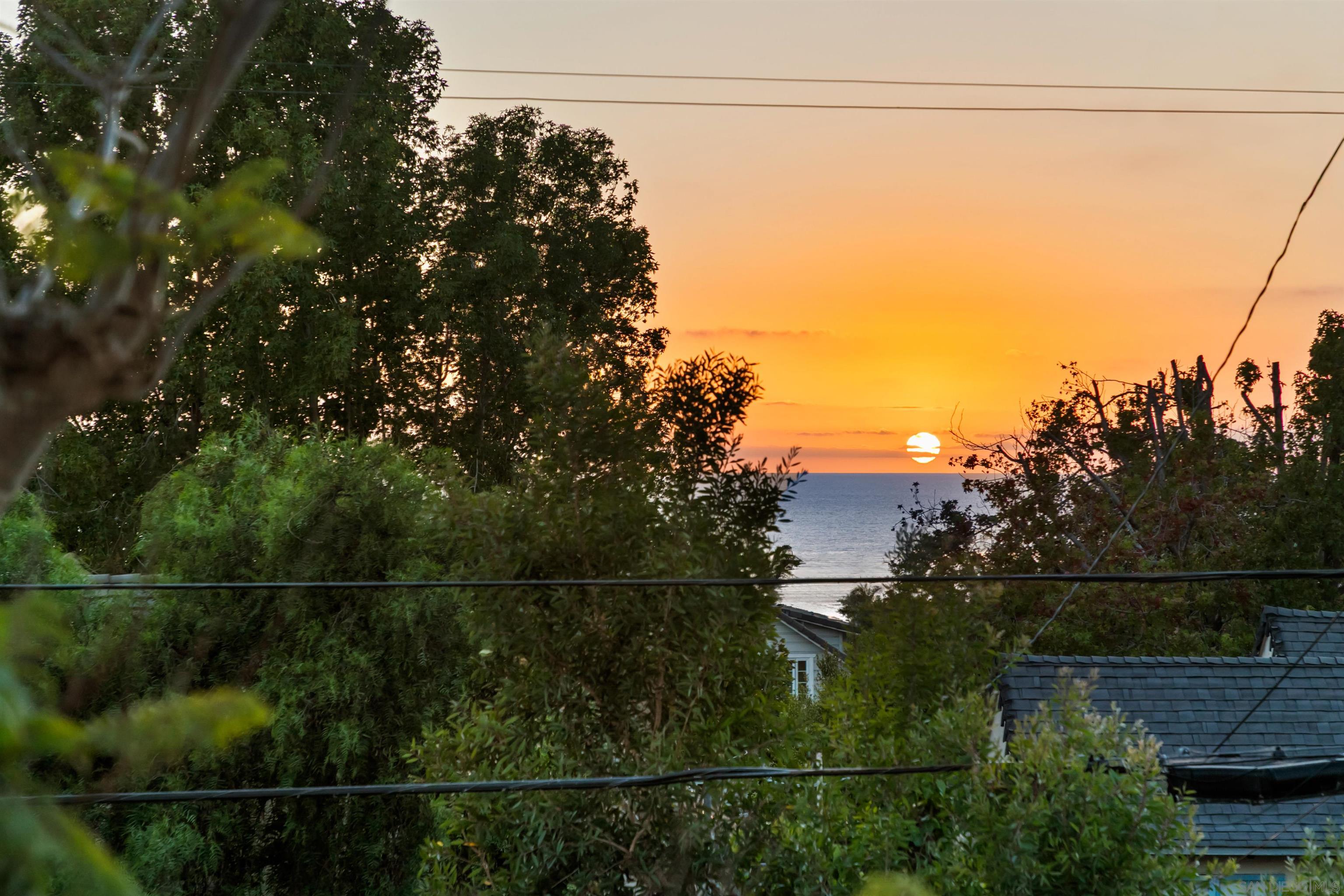 Detail Gallery Image 6 of 55 For 5676  Taft Ave, La Jolla,  CA 92037 - 6 Beds | 3 Baths