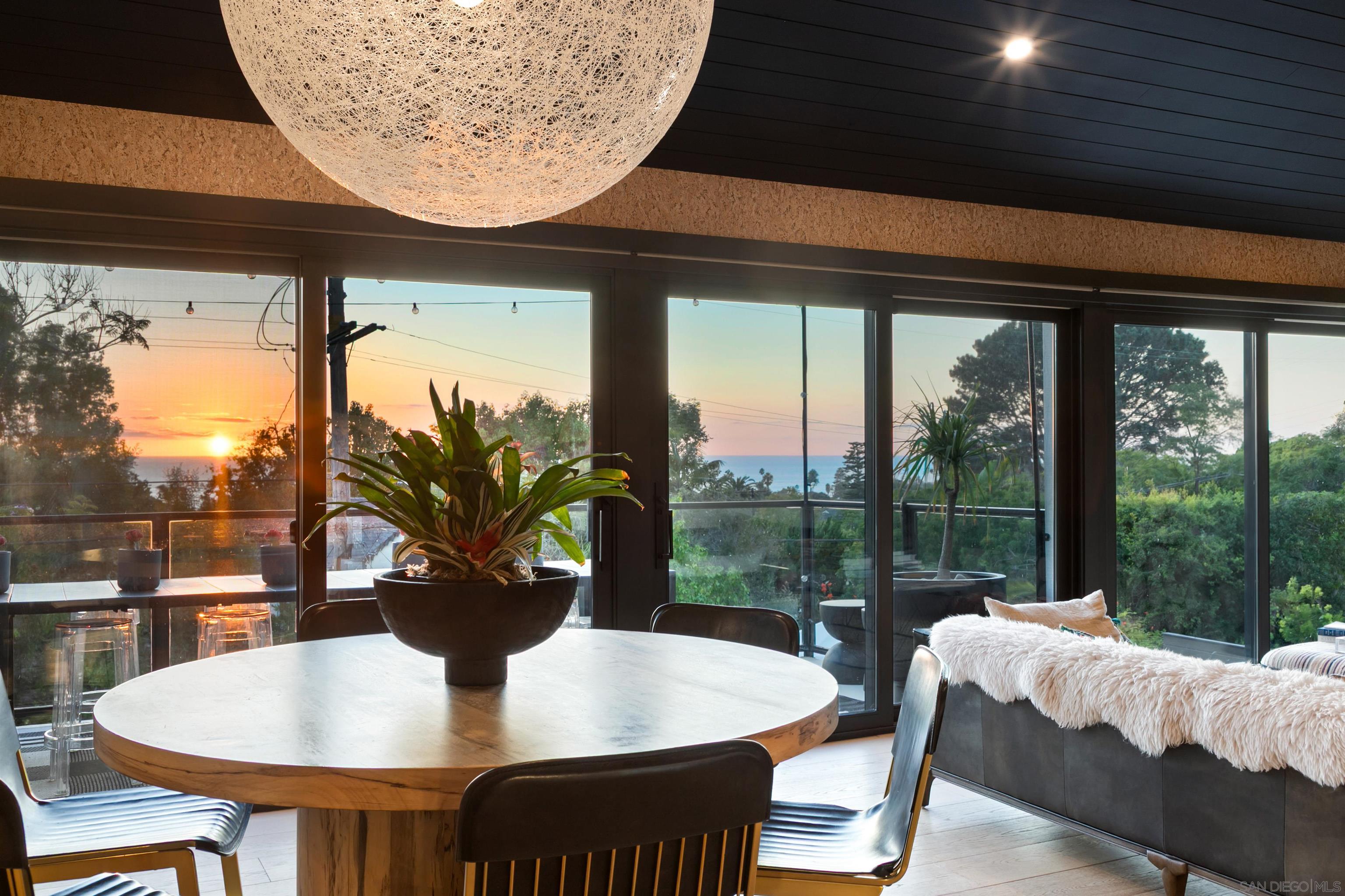 Detail Gallery Image 7 of 55 For 5676  Taft Ave, La Jolla,  CA 92037 - 6 Beds | 3 Baths