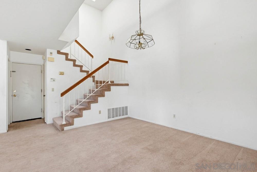 Detail Gallery Image 10 of 43 For 6939  Westleigh Place, San Diego,  CA 92126 - 4 Beds | 2/1 Baths