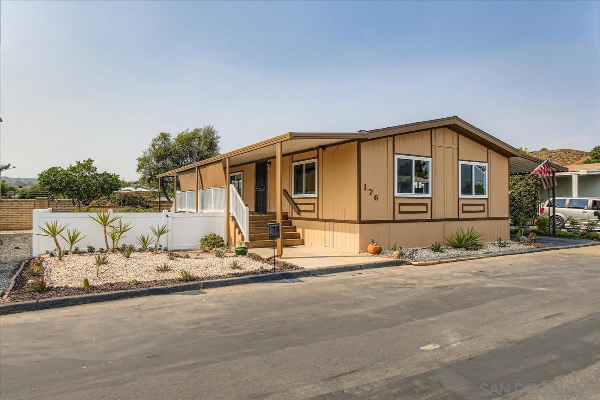 Detail Gallery Image 2 of 31 For 11949  Riverside Dr  #176,  Lakeside,  CA 92040 - 3 Beds | 2 Baths