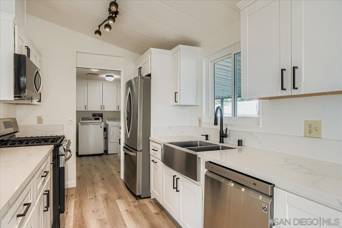 Detail Gallery Image 17 of 31 For 11949  Riverside Dr  #176,  Lakeside,  CA 92040 - 3 Beds | 2 Baths