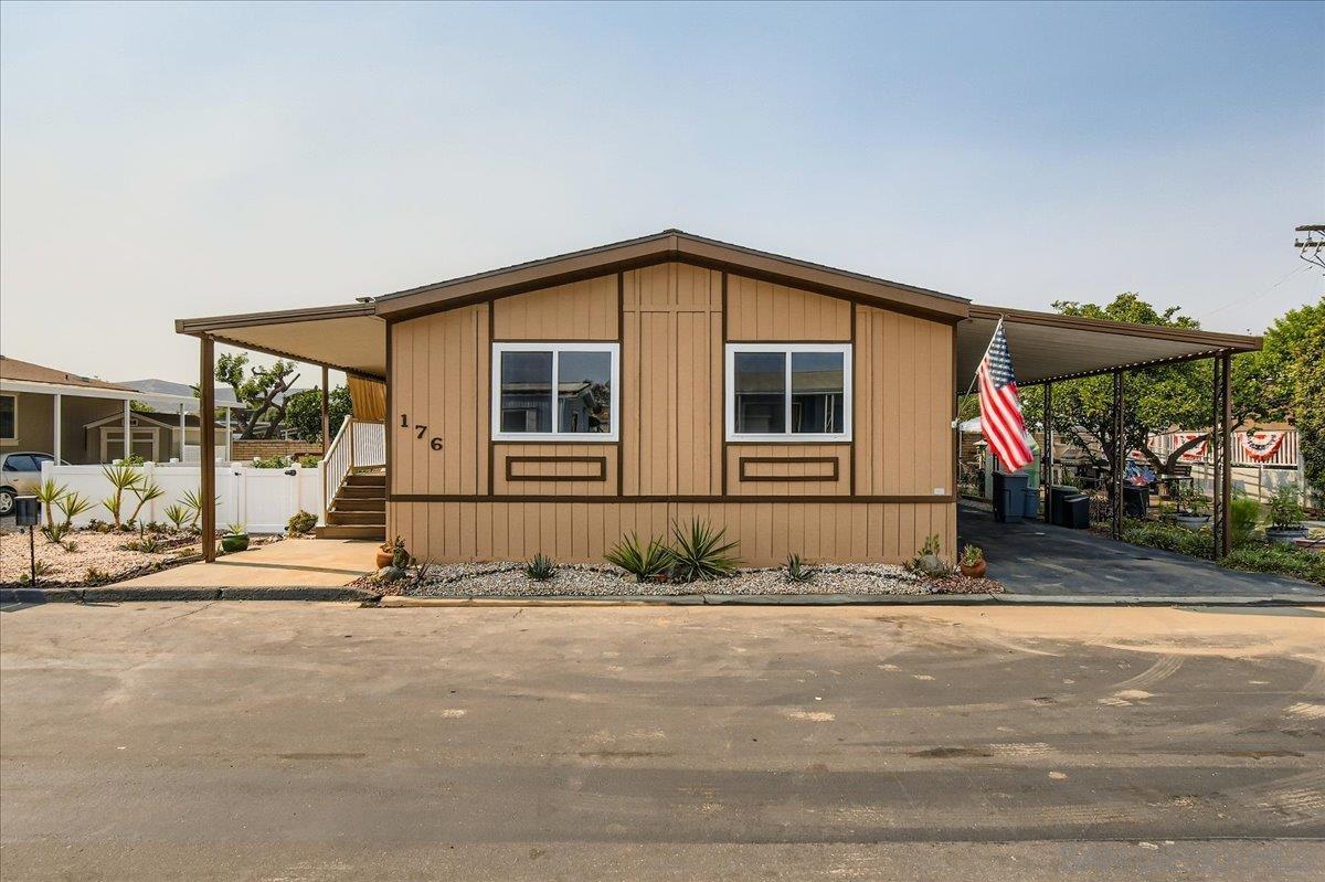 Detail Gallery Image 3 of 31 For 11949  Riverside Dr  #176,  Lakeside,  CA 92040 - 3 Beds | 2 Baths