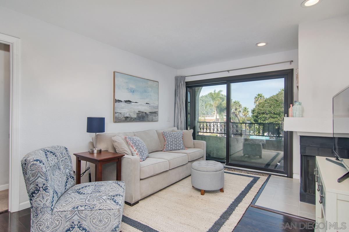 Detail Gallery Image 2 of 28 For 4494  Mentone St.  #6,  San Diego,  CA 92107 - 2 Beds | 2 Baths
