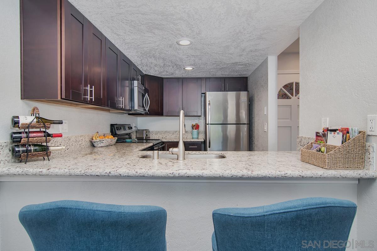 Detail Gallery Image 14 of 28 For 4494  Mentone St.  #6,  San Diego,  CA 92107 - 2 Beds | 2 Baths