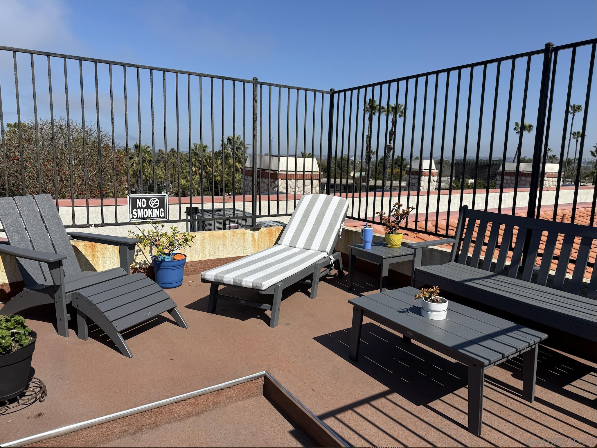 Detail Gallery Image 4 of 28 For 4494  Mentone St.  #6,  San Diego,  CA 92107 - 2 Beds | 2 Baths