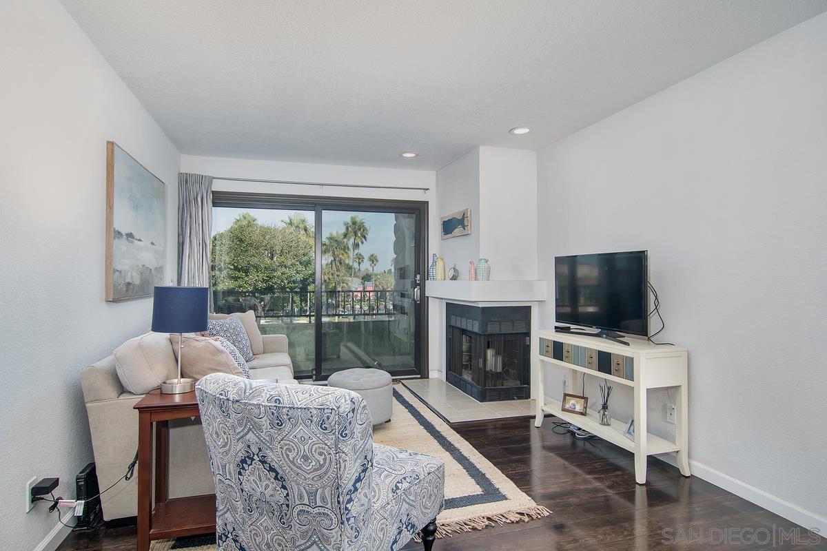 Detail Gallery Image 9 of 28 For 4494  Mentone St.  #6,  San Diego,  CA 92107 - 2 Beds | 2 Baths