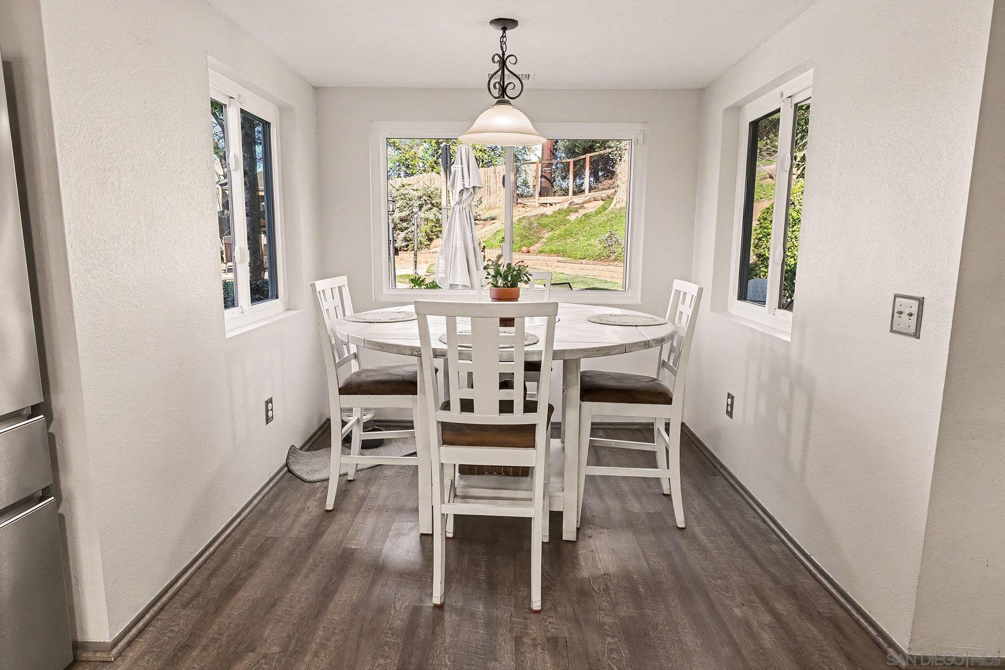 Detail Gallery Image 11 of 43 For 627  Valley Grove Ln, Escondido,  CA 92025 - 4 Beds | 2/1 Baths