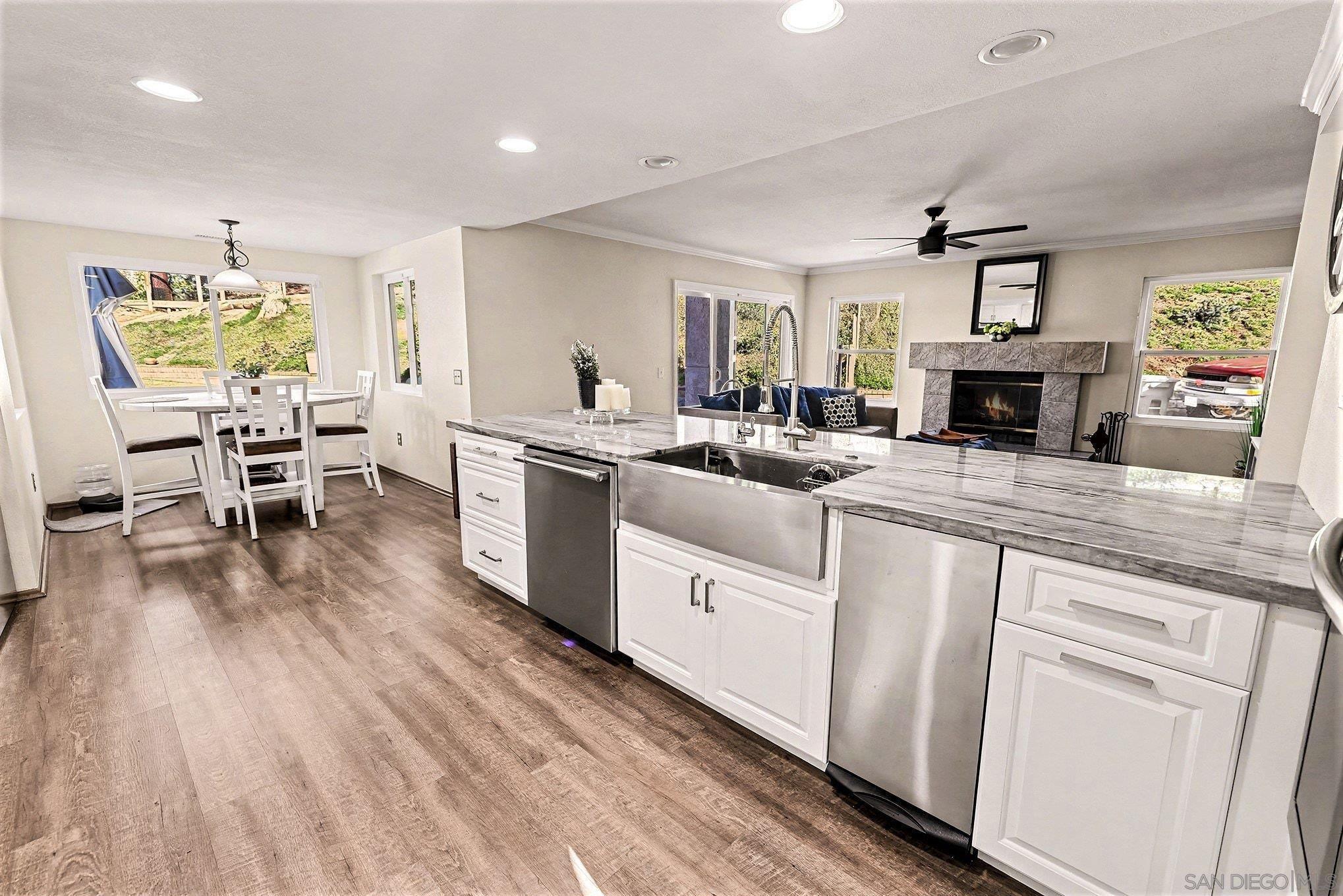 Detail Gallery Image 12 of 43 For 627  Valley Grove Ln, Escondido,  CA 92025 - 4 Beds | 2/1 Baths