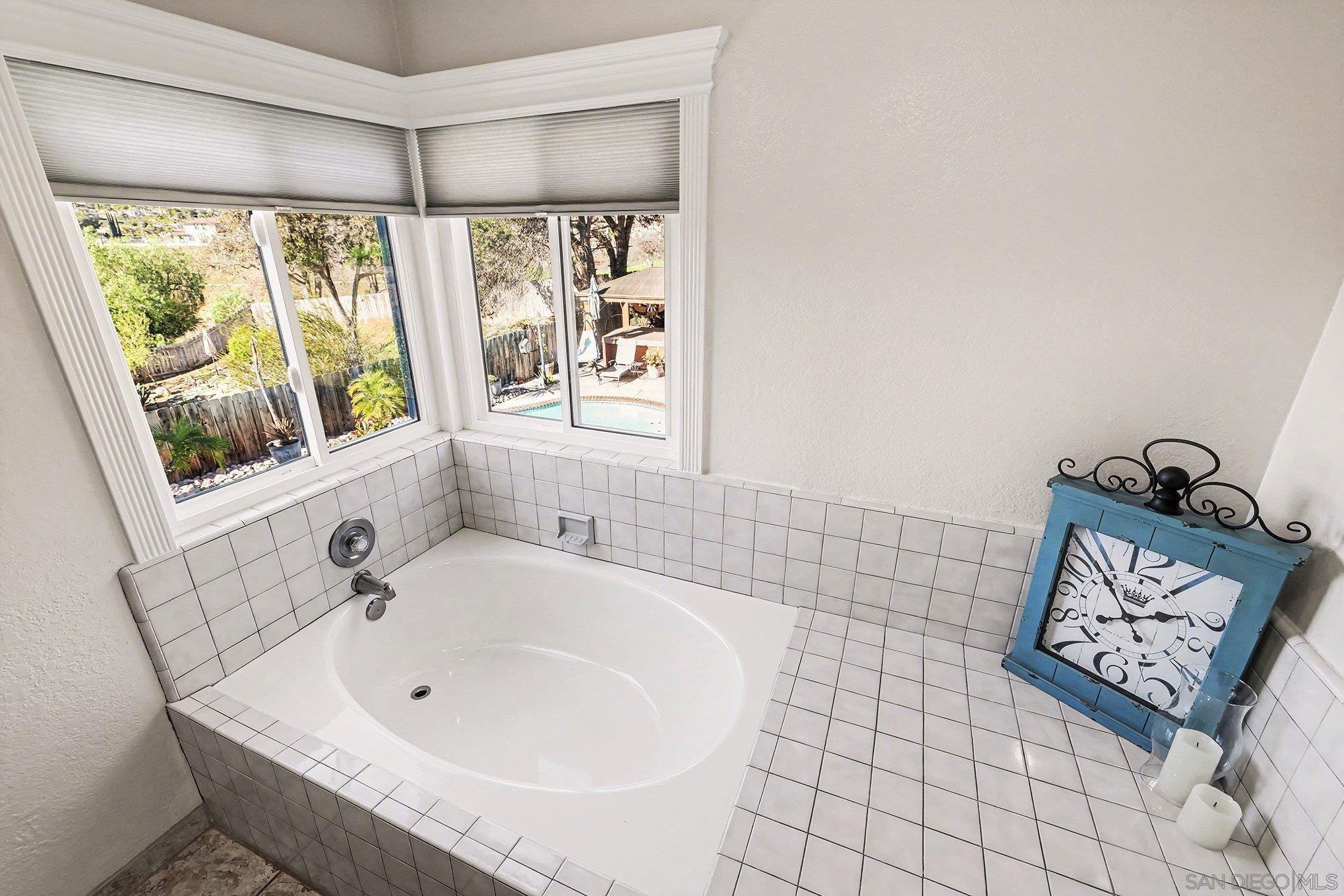 Detail Gallery Image 19 of 43 For 627  Valley Grove Ln, Escondido,  CA 92025 - 4 Beds | 2/1 Baths