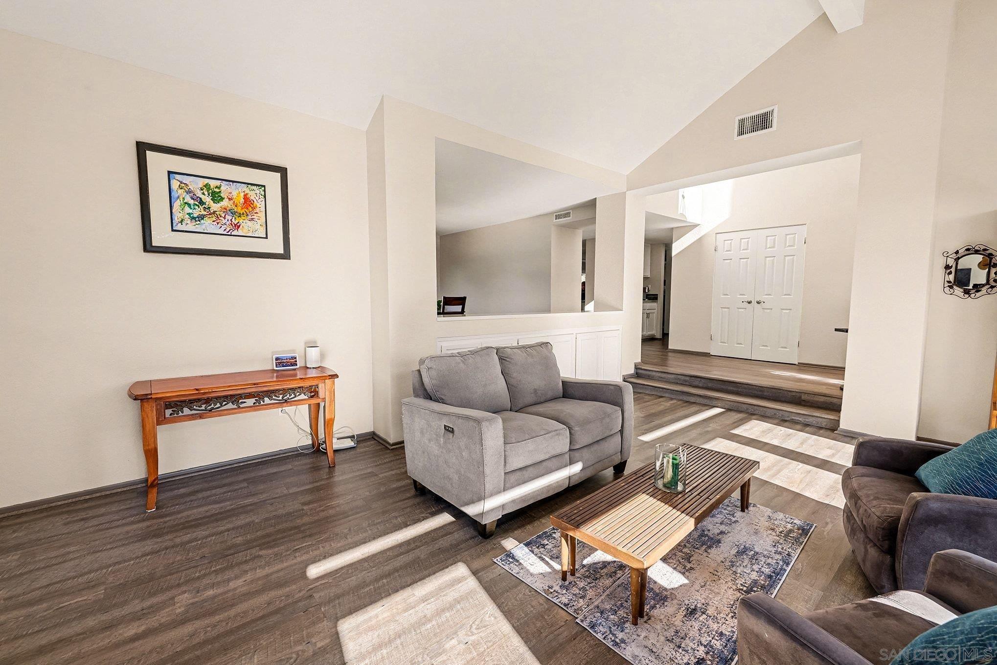 Detail Gallery Image 7 of 43 For 627  Valley Grove Ln, Escondido,  CA 92025 - 4 Beds | 2/1 Baths