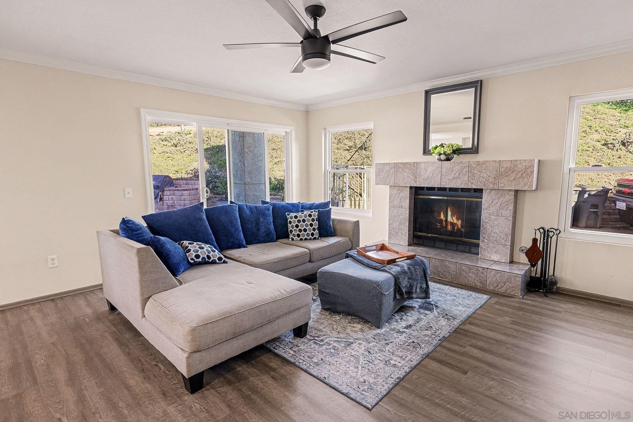 Detail Gallery Image 8 of 43 For 627  Valley Grove Ln, Escondido,  CA 92025 - 4 Beds | 2/1 Baths