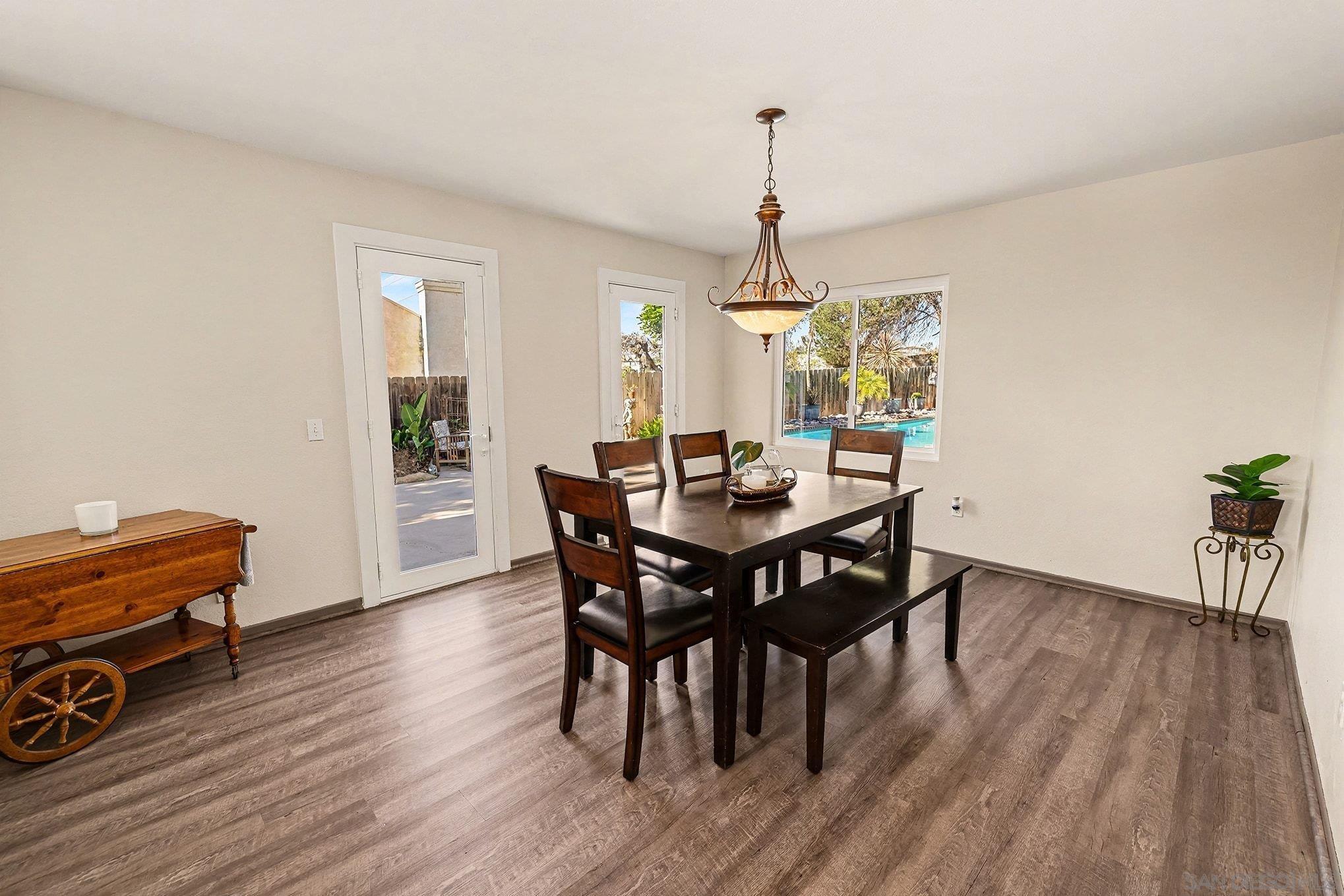 Detail Gallery Image 10 of 43 For 627  Valley Grove Ln, Escondido,  CA 92025 - 4 Beds | 2/1 Baths