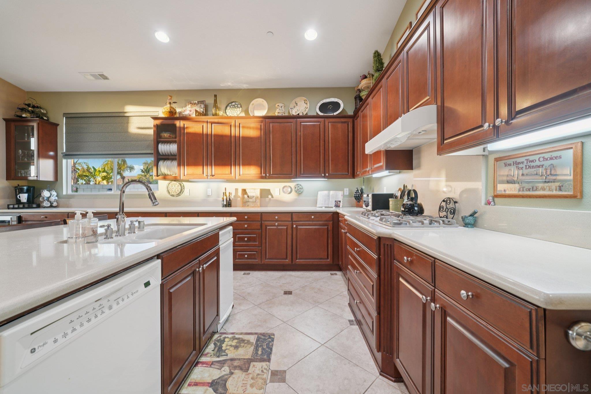 Detail Gallery Image 12 of 43 For 9471  Estrella Hills St, Riverside,  CA 92508 - 4 Beds | 3 Baths