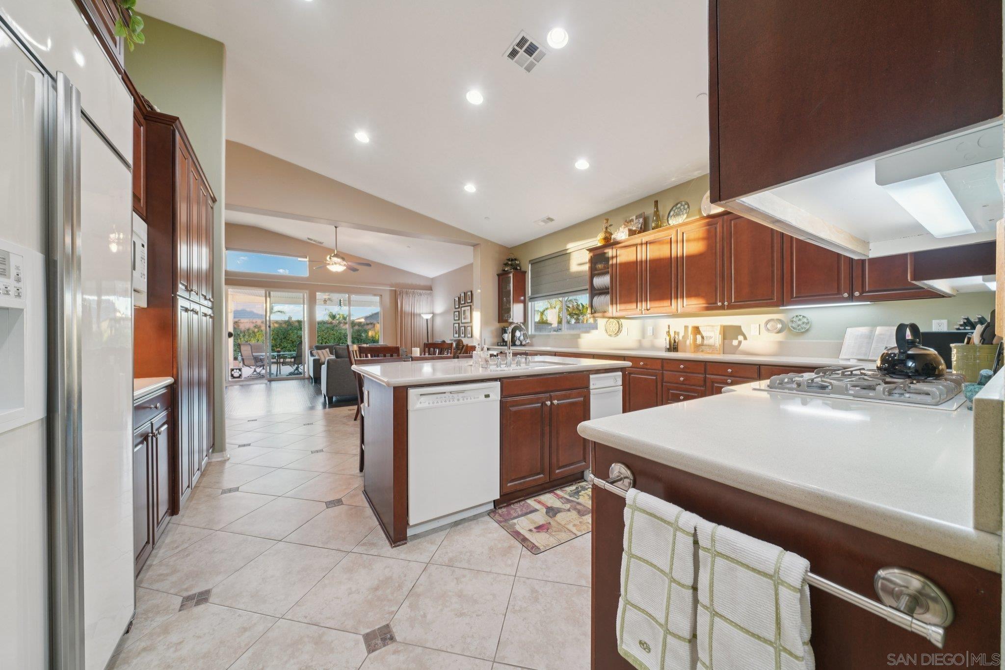 Detail Gallery Image 8 of 43 For 9471  Estrella Hills St, Riverside,  CA 92508 - 4 Beds | 3 Baths