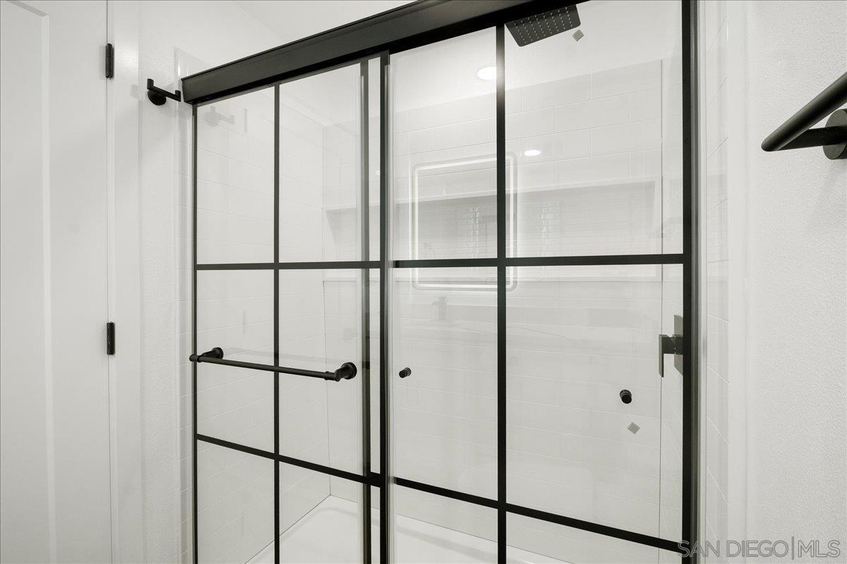 Detail Gallery Image 11 of 24 For 1408  Oleander Ave, Chula Vista,  CA 91911 - 5 Beds | 2/1 Baths