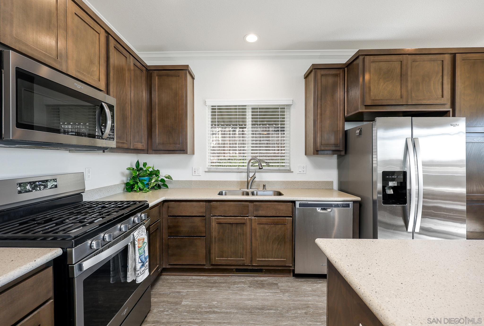 Detail Gallery Image 16 of 37 For 250  La Cresta Heights Rd  #SPC 12,  El Cajon,  CA 92021 - 3 Beds | 2 Baths