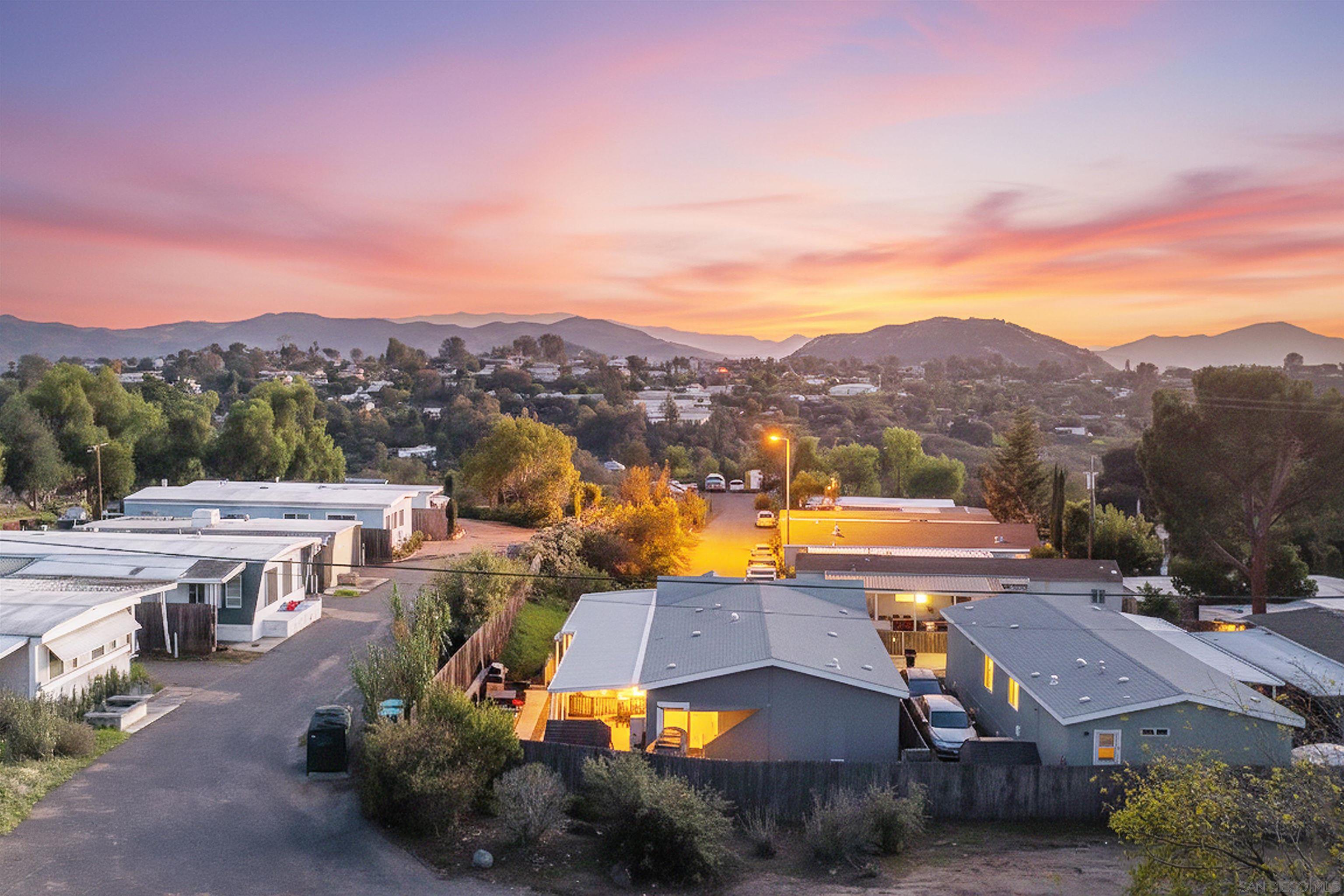 Detail Gallery Image 4 of 37 For 250  La Cresta Heights Rd  #SPC 12,  El Cajon,  CA 92021 - 3 Beds | 2 Baths